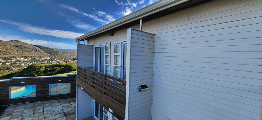 To Let 4 Bedroom Property for Rent in Glencairn Heights Western Cape